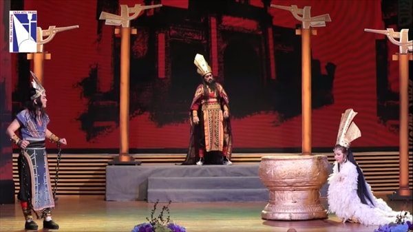 Vở “Chiếc áo thiên nga”, một trong những công trình lớn của Nhà hát Cải lương Trần Hữu Trang Vở “Chiếc áo thiên nga”, một trong những công trình lớn của Nhà hát Cải lương Trần Hữu Trang