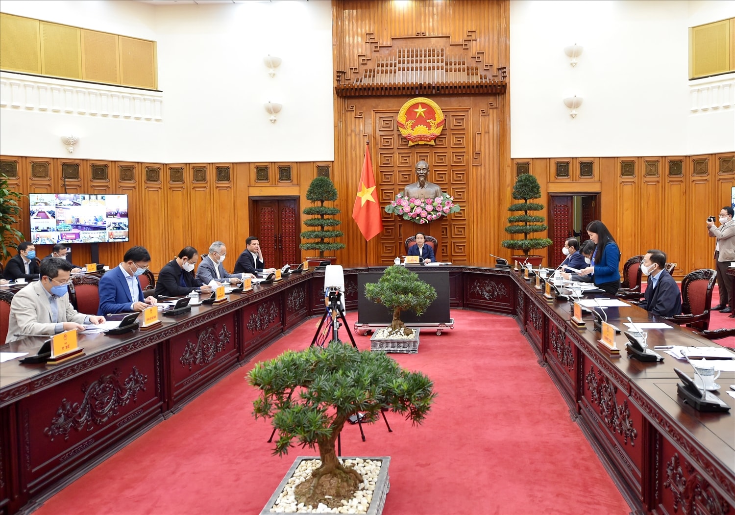 Cuộc họp trực tuyến với các bộ, ngành, địa phương về tháo gỡ khó khăn trong hoạt động xuất nhập khẩu hàng hóa qua các tỉnh biên giới phía Bắc. Ảnh: VGP/Đức Tuân Cuộc họp trực tuyến với các bộ, ngành, địa phương về tháo gỡ khó khăn trong hoạt động xuất nhập khẩu hàng hóa qua các tỉnh biên giới phía Bắc. Ảnh: VGP/Đức Tuân