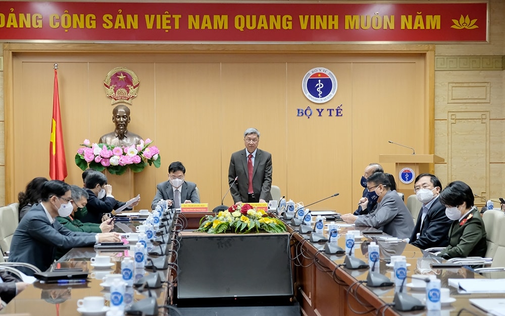 Lãnh đạo Bộ Y tế kêu gọi toàn bộ người dân đang sinh sống và làm việc tại Việt Nam hãy tiêm chủng vaccine phòng COVID-19. Ảnh: VGP/Trần Minh Lãnh đạo Bộ Y tế kêu gọi toàn bộ người dân đang sinh sống và làm việc tại Việt Nam hãy tiêm chủng vaccine phòng COVID-19. Ảnh: VGP/Trần Minh