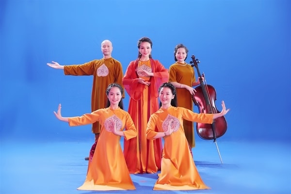 Truyền thống và đương đại trong MV xẩm “Công cha ngãi mẹ sinh thành” của Tân Nhàn 2
