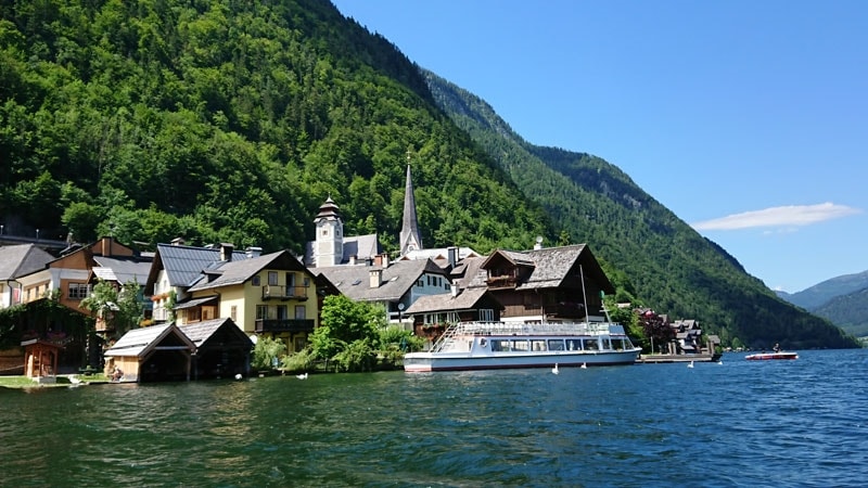 Hallstatt là một ngôi làng nhỏ ở quận Gmunden, thuộc bang Upper Austria của nước Áo.