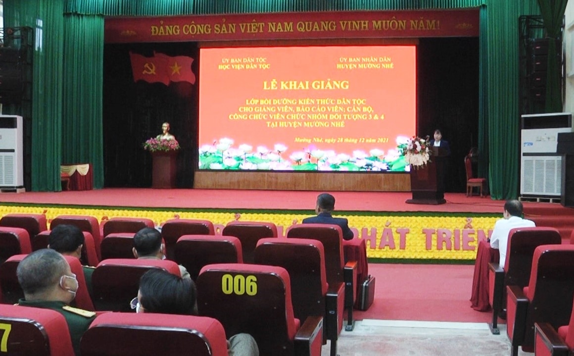 Lễ Khai giảng lớp bồi dưỡng kiến thức dân tộc dành cho cán bộ, giảng viên, công chức, viên chức thuộc nhóm đối tượng 3 và đối tượng 4 tại huyện Mường Nhé Lễ Khai giảng lớp bồi dưỡng kiến thức dân tộc dành cho cán bộ, giảng viên, công chức, viên chức thuộc nhóm đối tượng 3 và đối tượng 4 tại huyện Mường Nhé