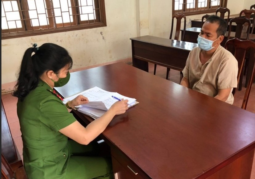 Các đối tượng  đang được lực lượng công an lấy lời khai để tiếp tục mở rộng điều tra vụ án