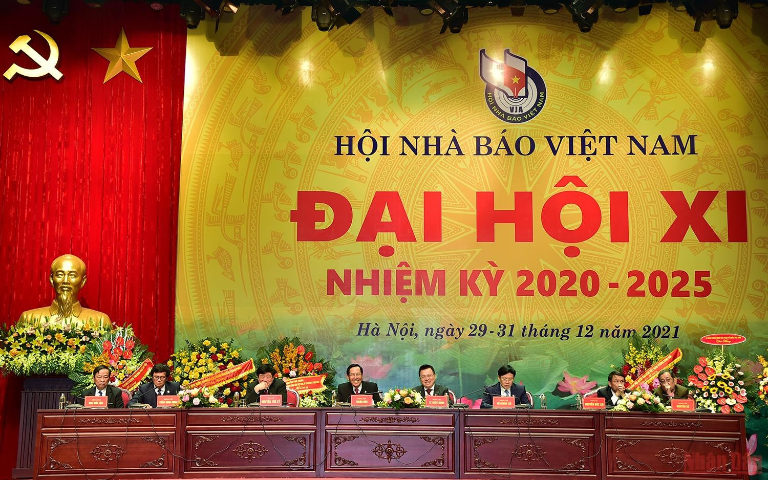  Đoàn chủ tịch điều hành Đại hội. 