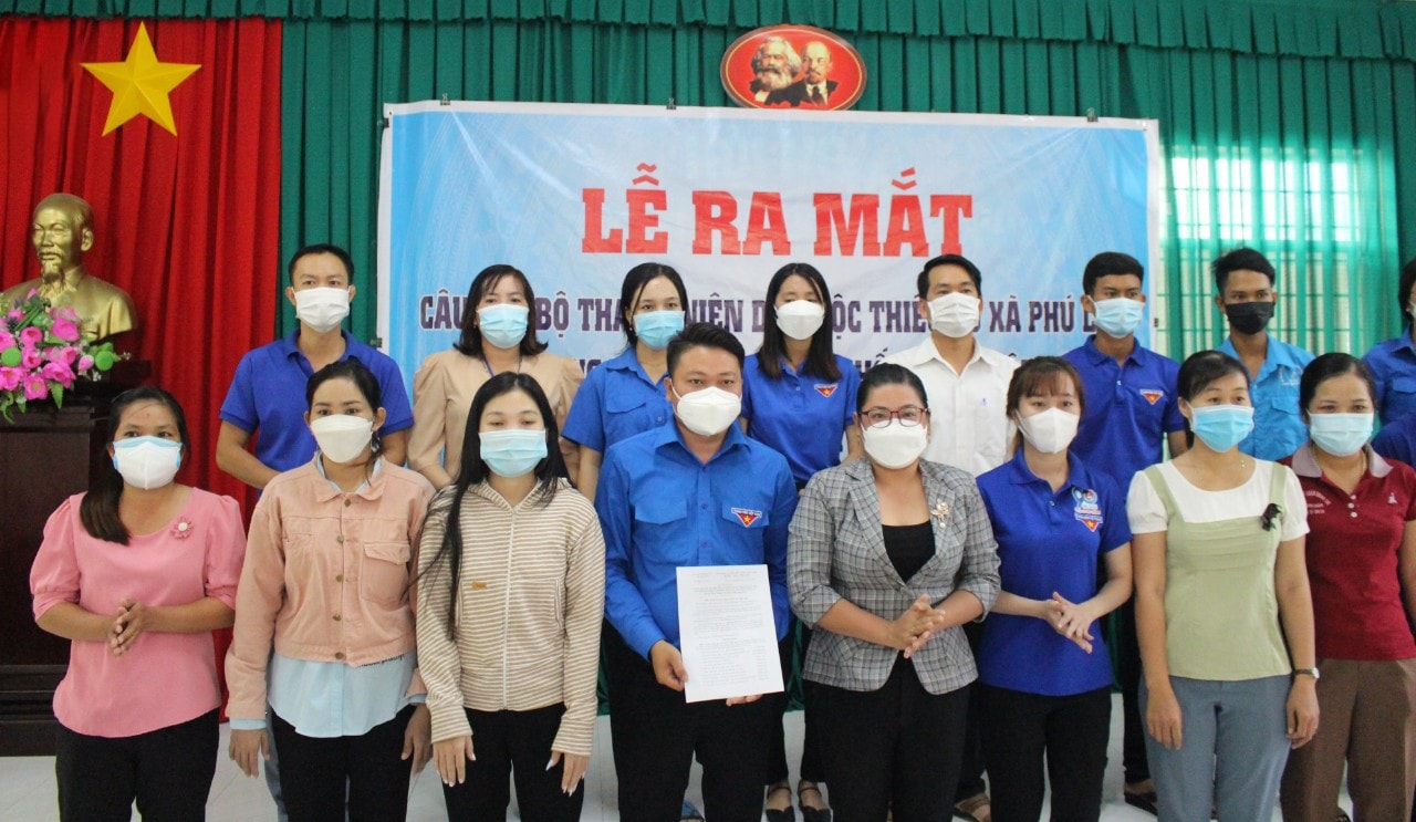 Ra mắt các thành viên trong mô hình “Giảm thiểu tình trạng tảo hôn và hôn nhân cận huyết thống trong vùng đồng bào dân tộc thiểu số