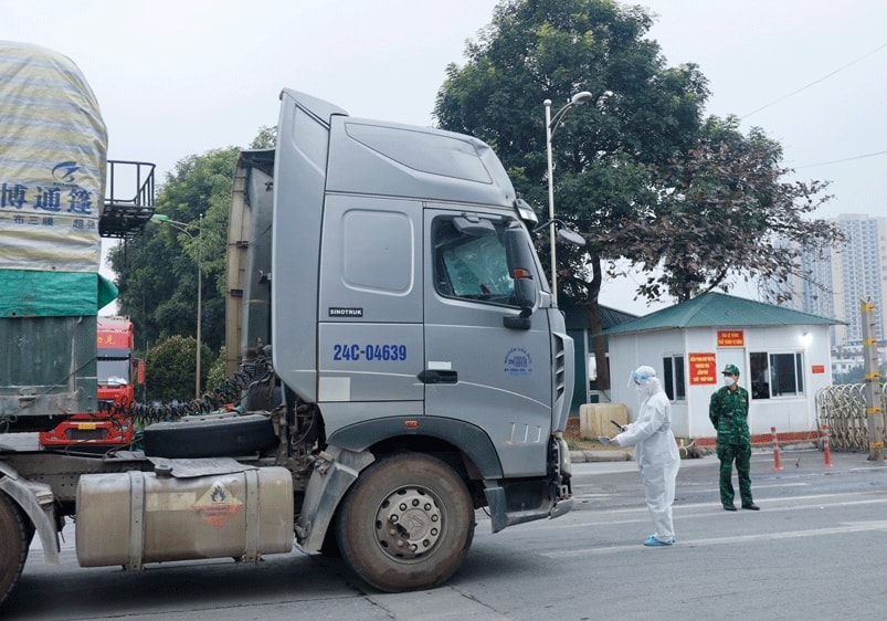 Kiểm tra lại xe hàng lần cuối cùng trước khi xuất khẩu sang nước bạn.
