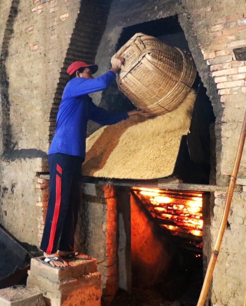 Đối mặt với khó khăn, những lò gốm vẫn đỏ lửa ngày đêm