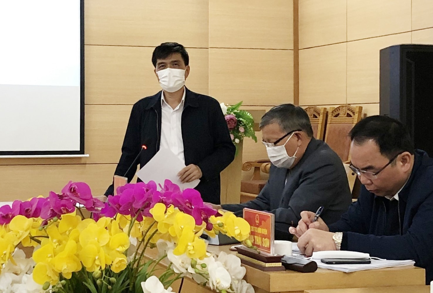 Bí thư Huyện ủy huyện Tam Đảo Lưu Đức Long phát biểu tại Hội thảo Bí thư Huyện ủy huyện Tam Đảo Lưu Đức Long phát biểu tại Hội thảo