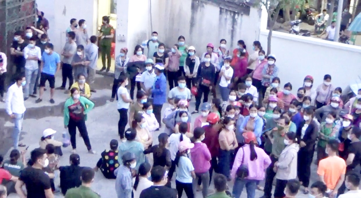 Người dân thôn Bản Phải bị các đối tượng lôi kéo, tụ tập, khiếu kiện gây mất an ninh trật tự. (Ảnh: Công an tỉnh Lạng Sơn cung cấp)