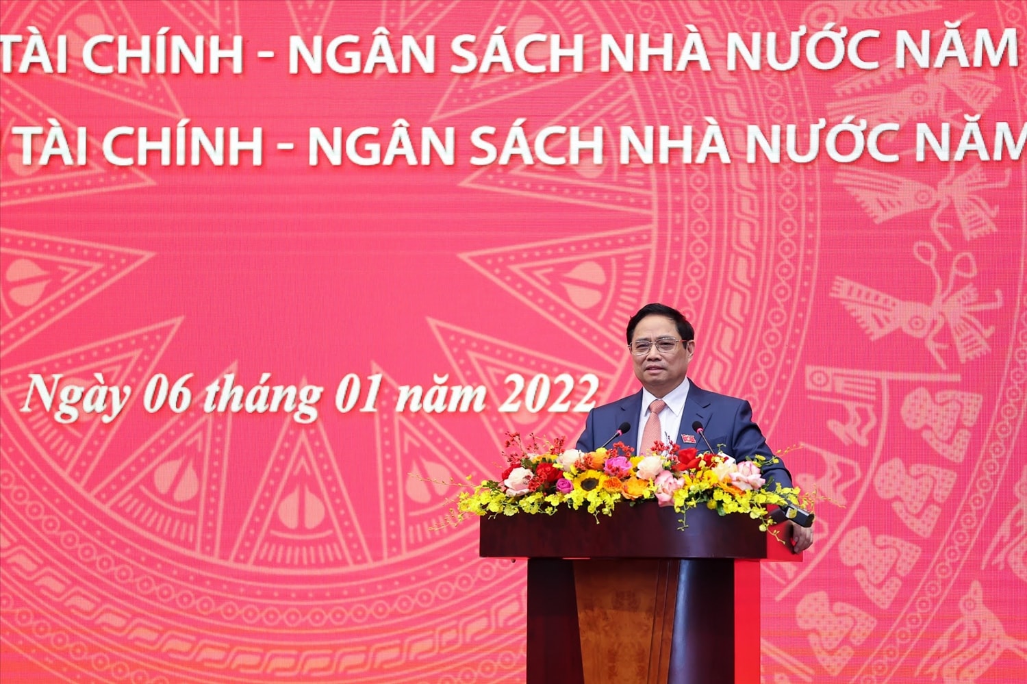 Thủ tướng Phạm Minh Chính nhấn mạnh yêu cầu phải có chính sách khuyến khích thu và tiêu chí phân bổ ngân sách công bằng, minh bạch, chống tiêu cực, chạy chọt. Ảnh: VGP/Nhật Bắc