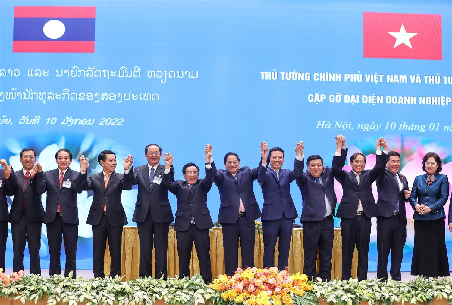Đây cũng là cuộc gặp đặc biệt, lần đầu tiên được tổ chức, có ý nghĩa quan trọng đối với việc tăng cường tính kết nối, bổ trợ giữa hai nền kinh tế Việt Nam - Lào - Ảnh: VGP/Nhật Bắc Đây cũng là cuộc gặp đặc biệt, lần đầu tiên được tổ chức, có ý nghĩa quan trọng đối với việc tăng cường tính kết nối, bổ trợ giữa hai nền kinh tế Việt Nam - Lào - Ảnh: VGP/Nhật Bắc