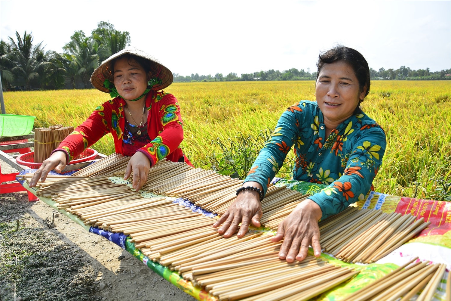 Kinh tế biển phát triển đời sống người dân ngày càng khấm khá