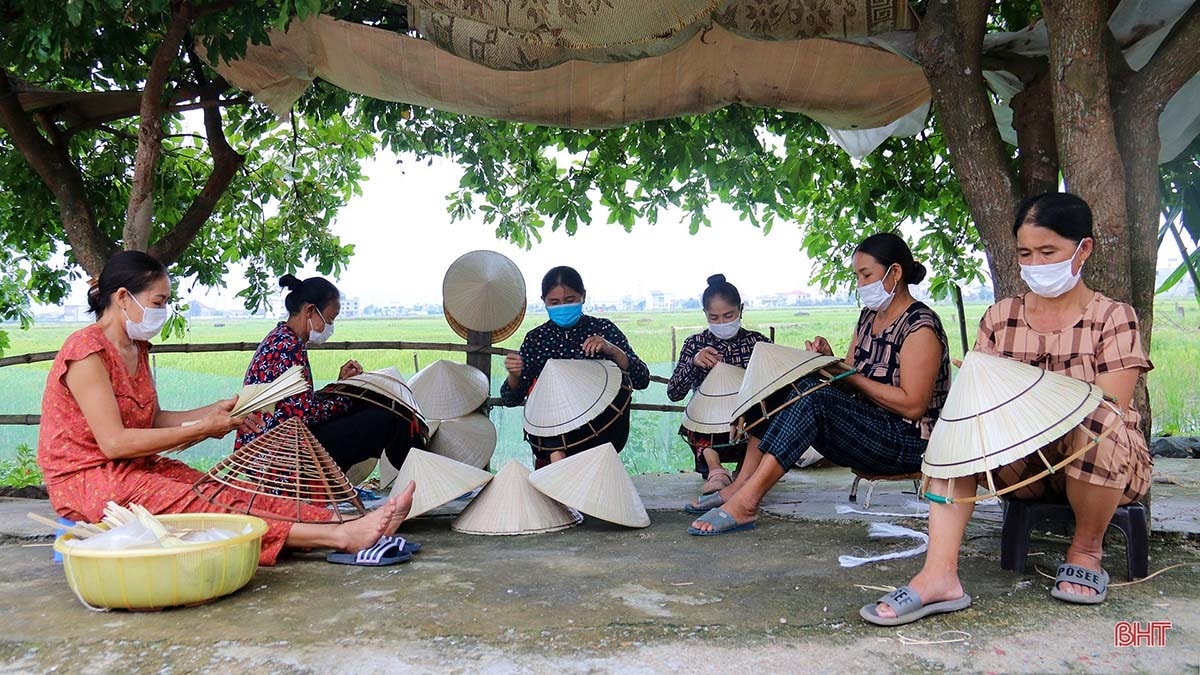 Giữ nghề làm nón Đan Du 12