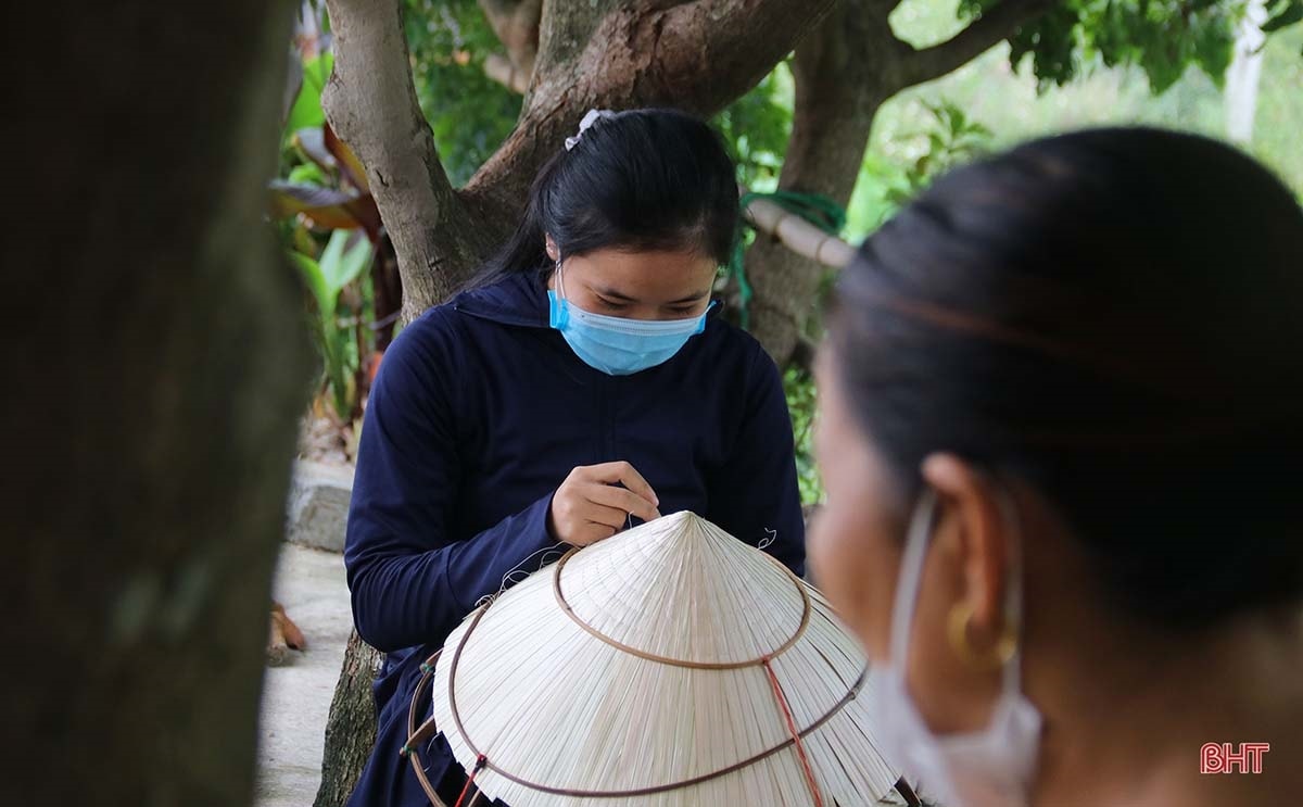 Giữ nghề làm nón Đan Du 11
