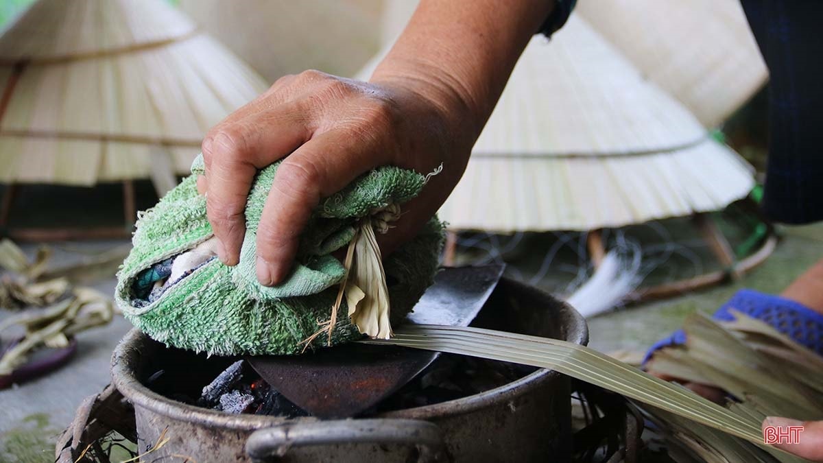 Giữ nghề làm nón Đan Du 5