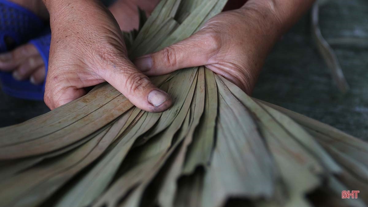 Giữ nghề làm nón Đan Du 6
