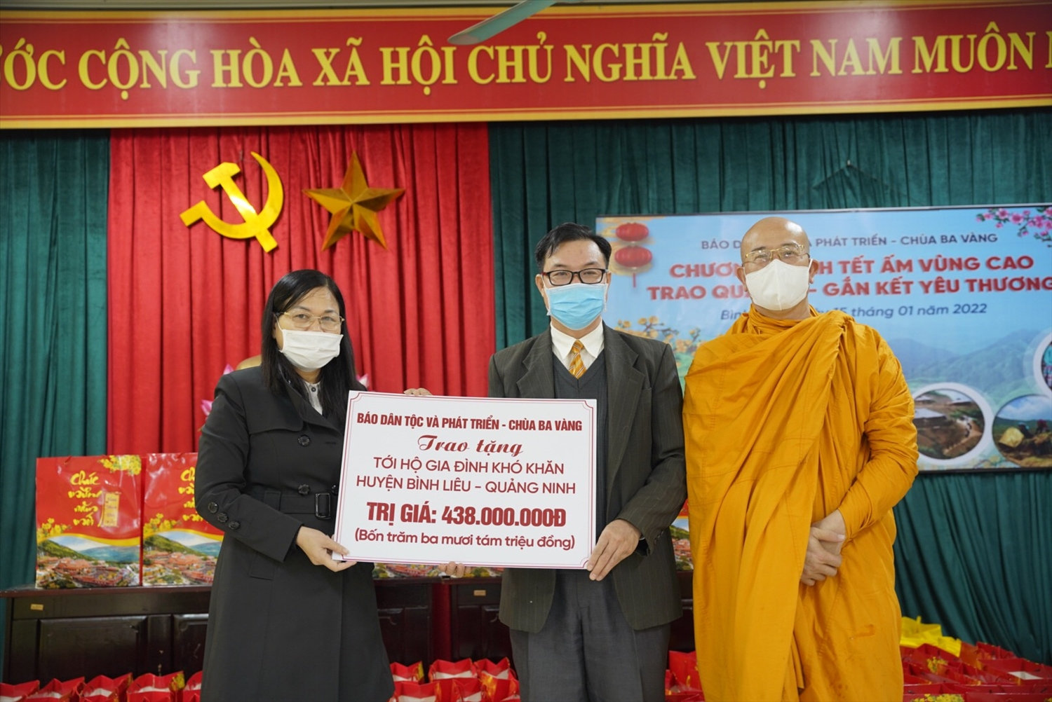 Báo Dân tộc và Phát triển phối hợp với Chùa Ba Vàng tổ chức Chương trình 