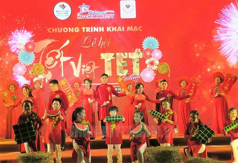 Tiết mục biểu diễn văn nghệ khai mạc lễ hội