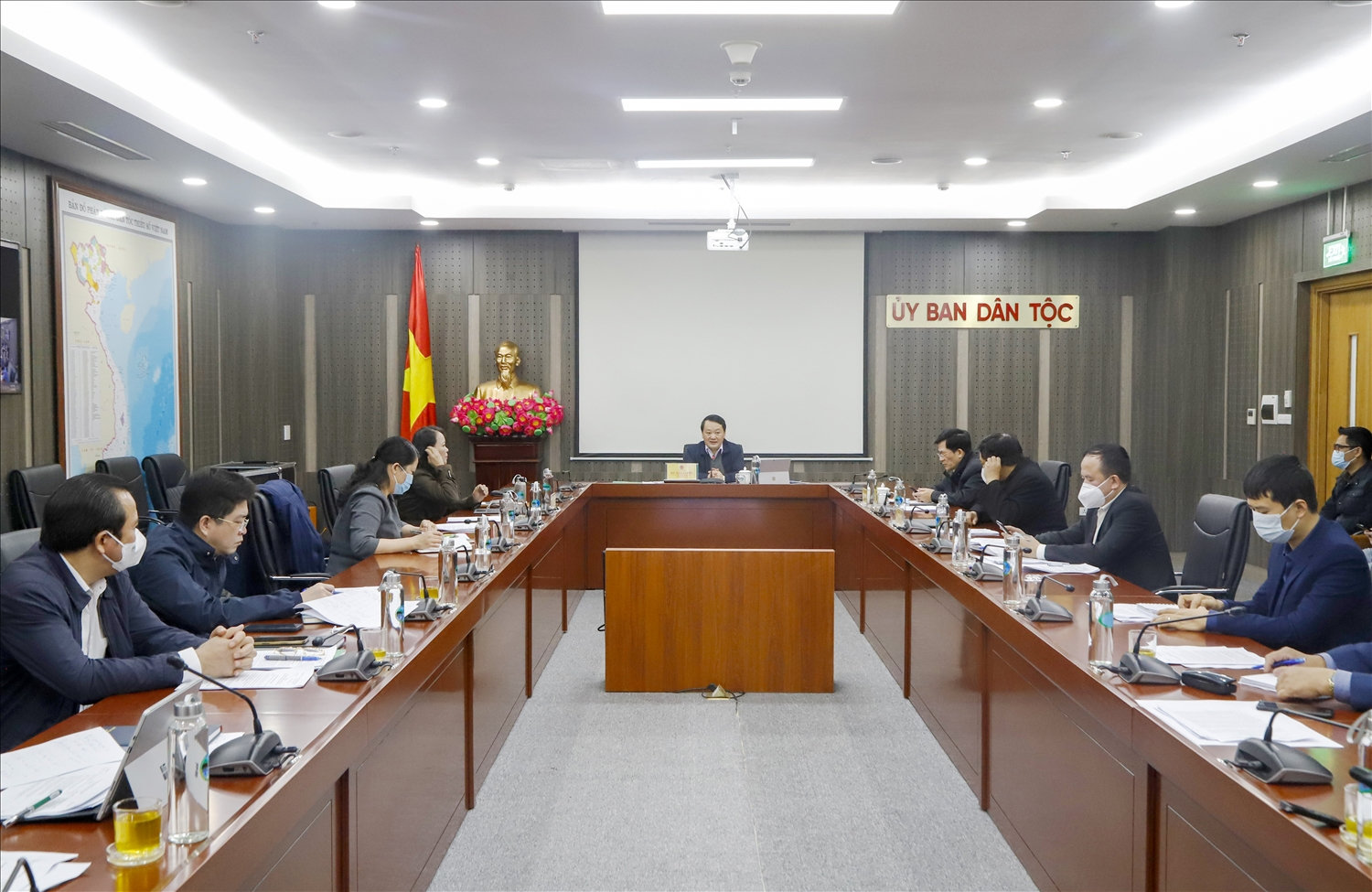 Quang cảnh cuộc họp