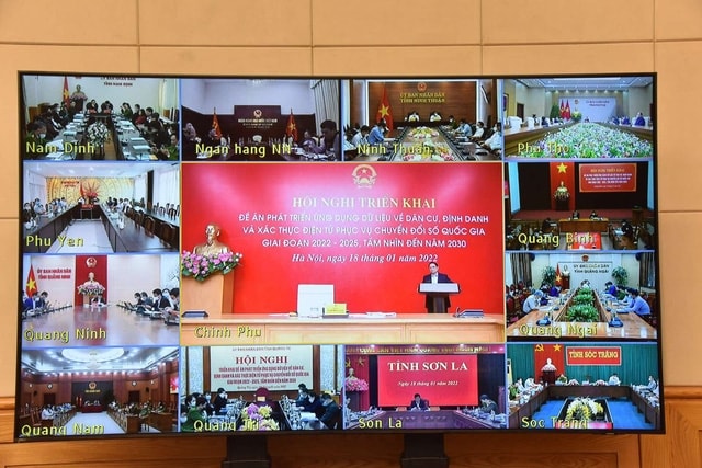 Hội nghị được kết nối trực tuyến tới trụ sở các bộ, cơ quan ngang bộ, cơ quan thuộc Chính phủ, Ủy ban nhân dân các tỉnh, thành phố trực thuộc Trung ương, phòng họp trực tuyến các quận, huyện, xã, phường, thị trấn. Ảnh: VGP/Nhật Bắc Hội nghị được kết nối trực tuyến tới trụ sở các bộ, cơ quan ngang bộ, cơ quan thuộc Chính phủ, Ủy ban nhân dân các tỉnh, thành phố trực thuộc Trung ương, phòng họp trực tuyến các quận, huyện, xã, phường, thị trấn. Ảnh: VGP/Nhật Bắc