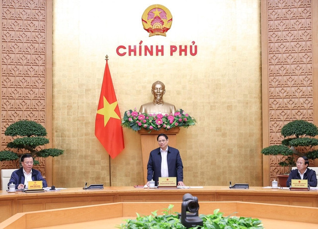 Thủ tướng nhấn mạnh việc thực hiện các dự án nhằm cụ thể hóa mục tiêu của Đại hội XIII của Đảng, Đại hội Đảng bộ các địa phương, các Nghị quyết của Bộ Chính trị về phát triển Thủ đô Hà Nội, Thành phố Hồ Chí Minh, các Nghị quyết của Quốc hội, Chính phủ về phát triển hạ tầng và quy hoạch mạng lưới đường bộ thời kỳ 2021-2030. Ảnh: VGP/Nhật Bắc