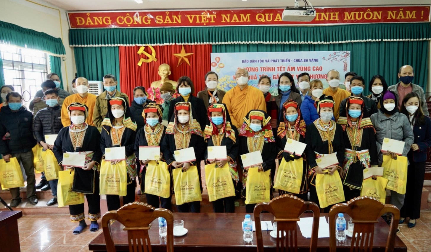 Báo Dân tộc và Phát triển phối hợp với Chùa Ba Vàng tổ chức Chương trình 