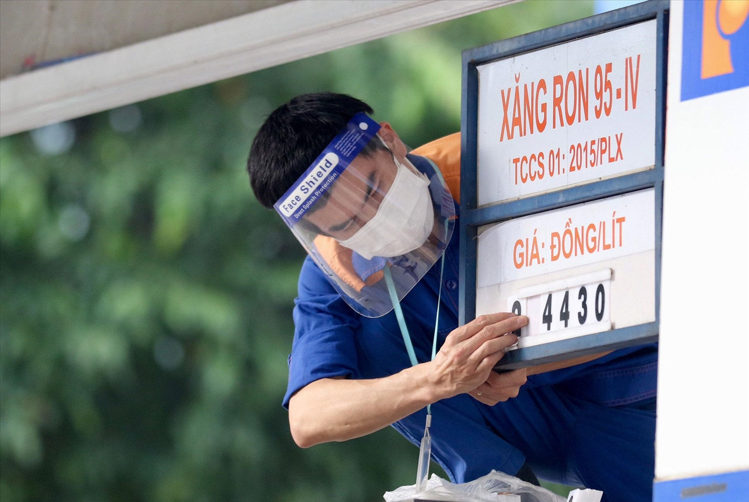 Giá xăng đầu được điều chỉnh từ 15h ngày 21/1/2022