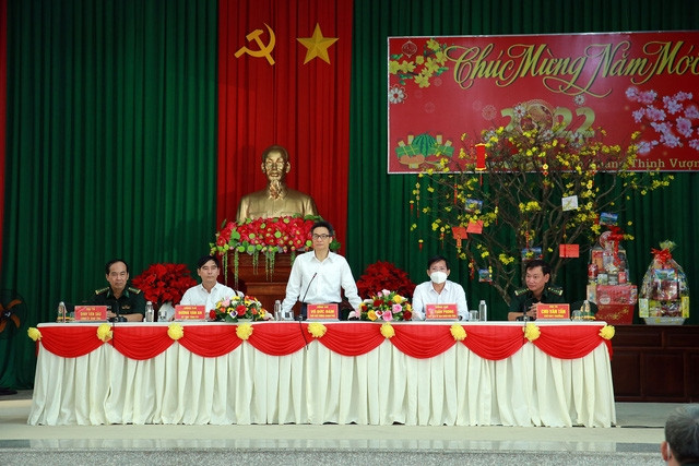 Phó Thủ tướng đến thăm, chúc Tết cán bộ, chiến sĩ Bộ đội Biên phòng tỉnh Bình Thuận - Ảnh: VGP/Đình Nam