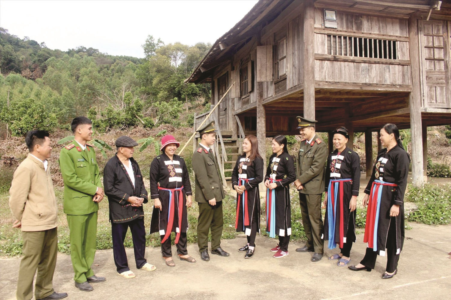 Cán bộ Đội An ninh - Công an huyện Lục Nam, nắm bắt tình hình an ninh trật tự, đời sống dân cư vùng đồng bào DTTS. Ảnh TL Cán bộ Đội An ninh - Công an huyện Lục Nam, nắm bắt tình hình an ninh trật tự, đời sống dân cư vùng đồng bào DTTS. Ảnh TL