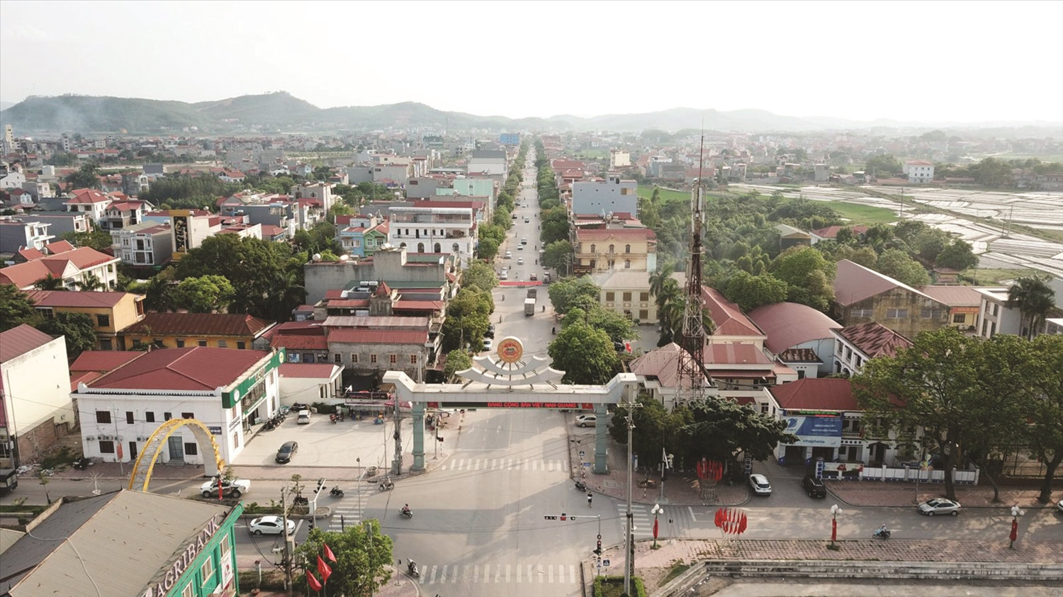 Thị trấn Đồi Ngô, huyện Lục Nam được Bộ trưởng Bộ Xây dựng công nhận là đô thị loại IV ngày 27/4/2021. (Trong ảnh: Thị trấn Đồi Ngô nhìn từ trên cao) Thị trấn Đồi Ngô, huyện Lục Nam được Bộ trưởng Bộ Xây dựng công nhận là đô thị loại IV ngày 27/4/2021. (Trong ảnh: Thị trấn Đồi Ngô nhìn từ trên cao)