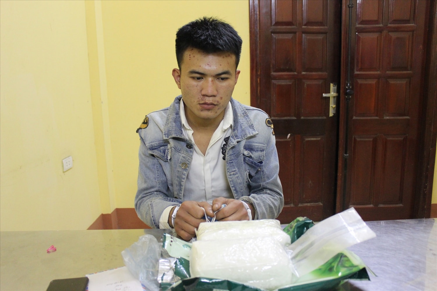 Đối tượng Cà Văn Tiến (sinh năm 1995), trú tại bản Ly Xôm, xã Chiềng Sinh, huyện Tuần Giáo, tỉnh Điện Biên tại cơ quan điều tra