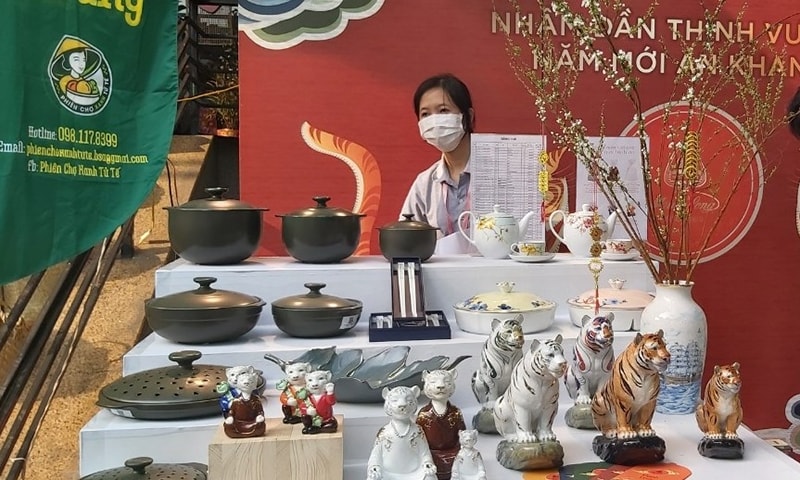 Đa dạng các mặt hàng được bày bán tại Phiên chợ Tết Xanh-Quà Việt Xuân Nhâm Dần 2022 Đa dạng các mặt hàng được bày bán tại Phiên chợ Tết Xanh-Quà Việt Xuân Nhâm Dần 2022