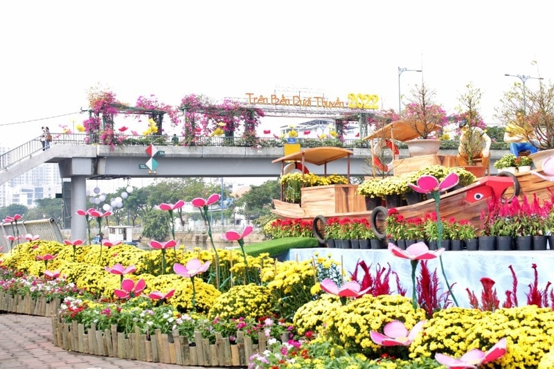 Một góc Chợ hoa Xuân “Trên bến dưới thuyền” Một góc Chợ hoa Xuân “Trên bến dưới thuyền”