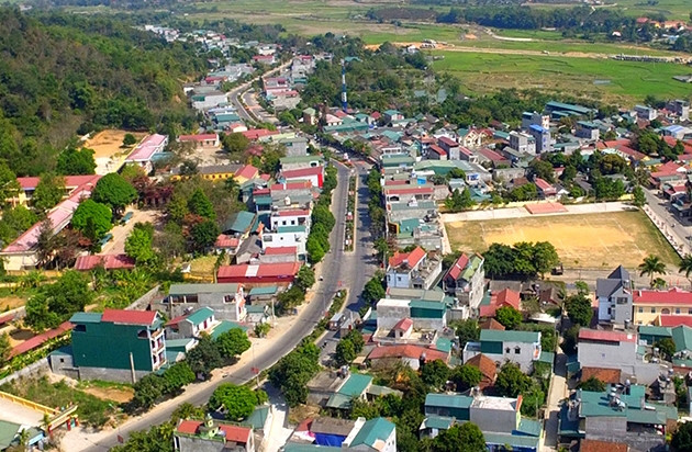 Một góc thị trấn Mường Ảng dưới chân đèo Tằng Quái 