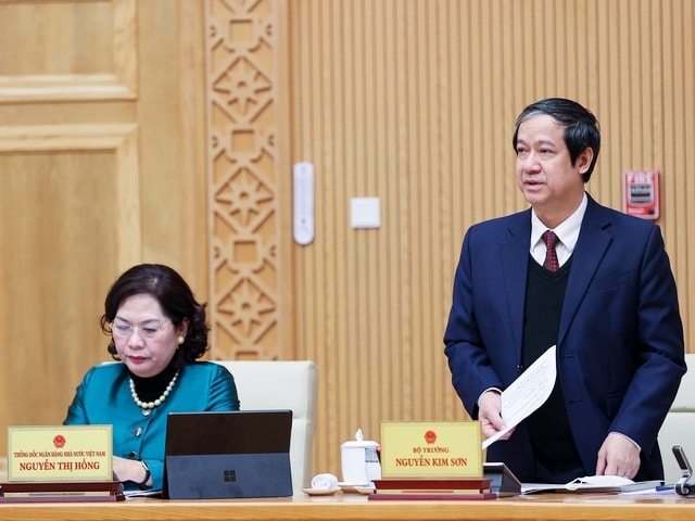 Bộ trưởng Bộ GD&ĐT Nguyễn Kim Sơn báo cáo về công tác chuẩn bị cho học sinh trở lại trường. (Ảnh: VGP/Nhật Bắc) Bộ trưởng Bộ GD&ĐT Nguyễn Kim Sơn báo cáo về công tác chuẩn bị cho học sinh trở lại trường. (Ảnh: VGP/Nhật Bắc)