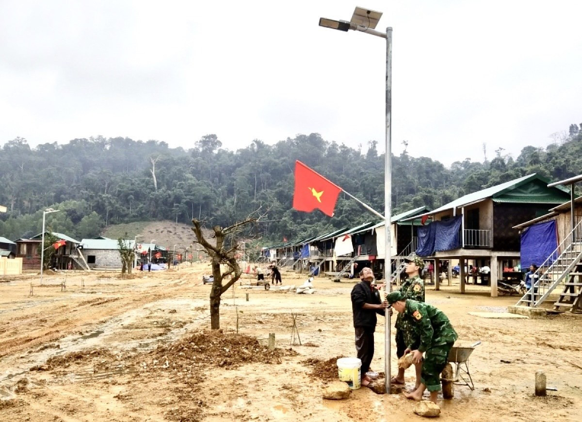 Sự chung tay của toàn xã hội góp phần giúp người dân tái thiết sau thiên tai.