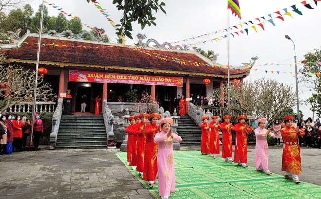 Lễ dâng hương rước lễ Đền Mẫu Thác Bà được tổ chức trang nghiêm Lễ dâng hương rước lễ Đền Mẫu Thác Bà được tổ chức trang nghiêm