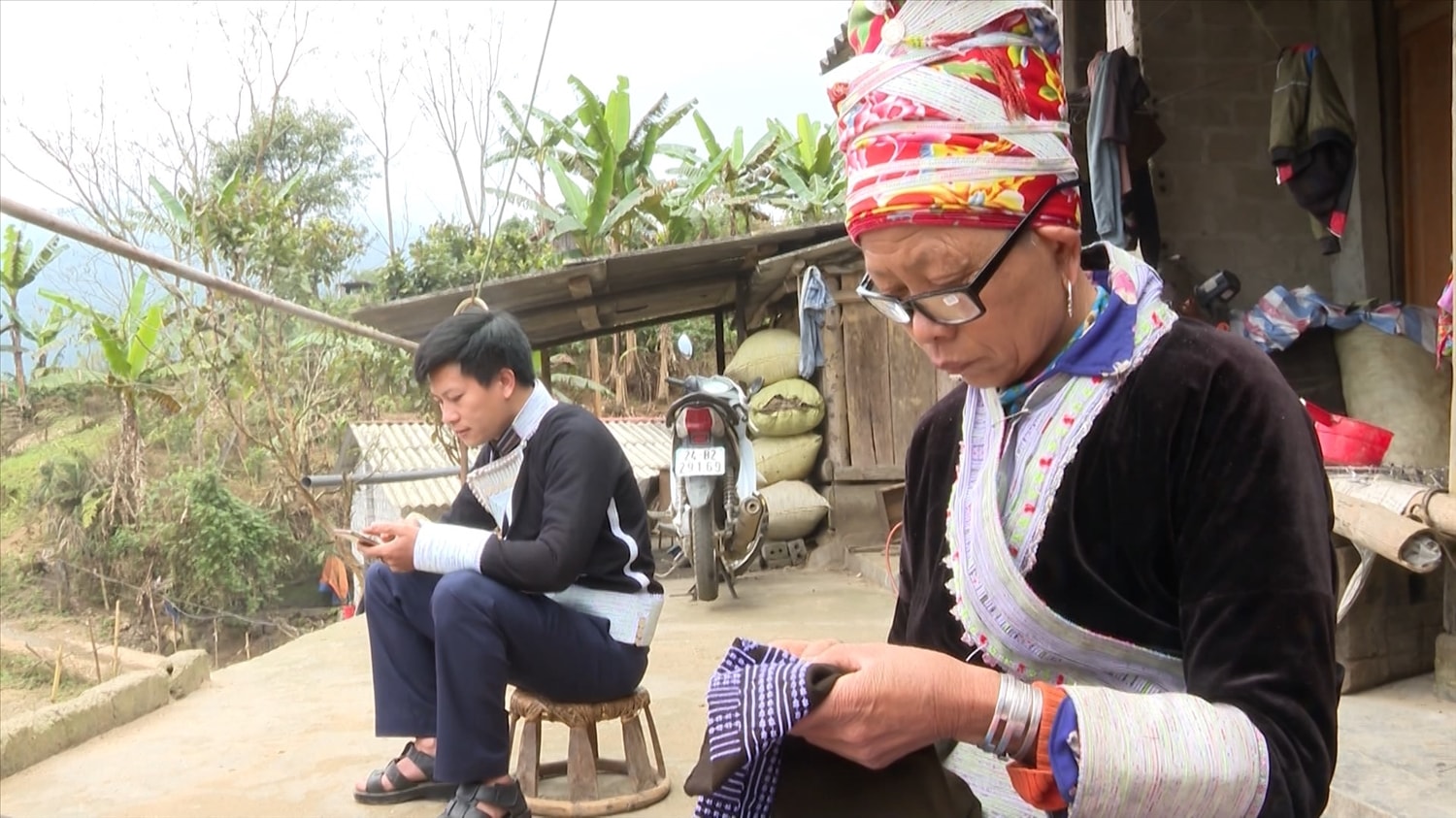 Chiếc vòng luôn được bà Mẩy đeo trên tay như một báu vật