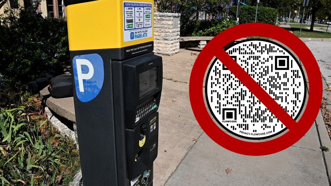 Mã QR giả mạo được dán ở một trạm đỗ xe ở Mỹ. Ảnh: AustinTexas Mã QR giả mạo được dán ở một trạm đỗ xe ở Mỹ. Ảnh: AustinTexas