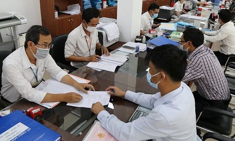  Từ ngày 18/2/2022, người dân đi làm thủ tục không cần mang giấy khai sinh, giấy kết hôn