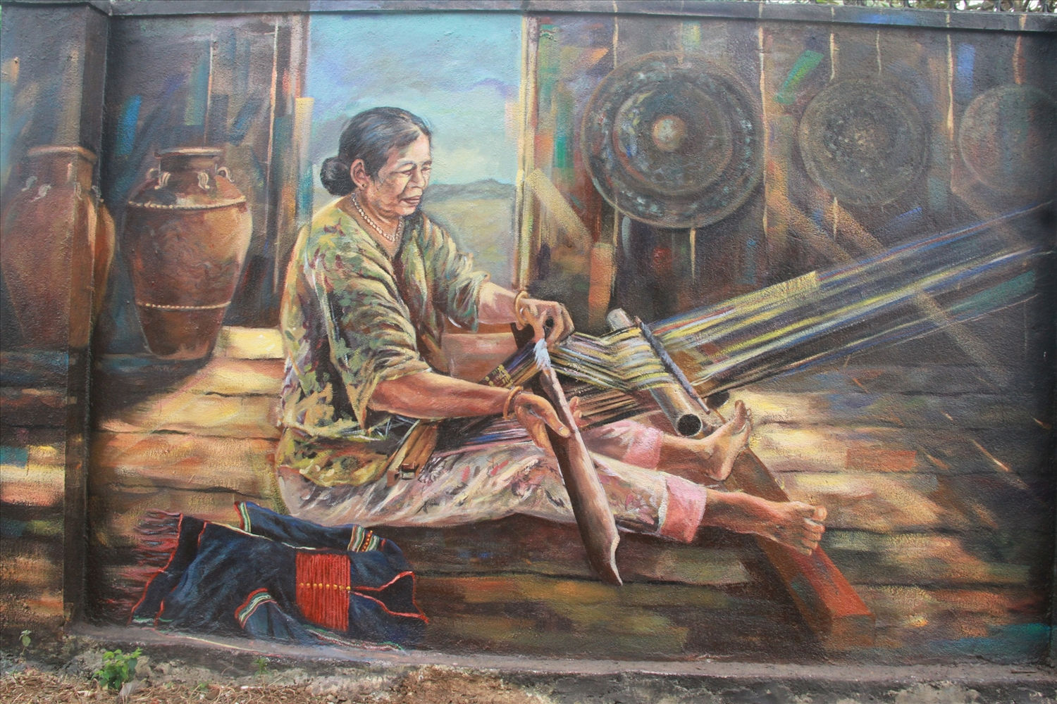 Văn hóa đặc trưng của Tây Nguyên: Dệt thổ cẩm, cồng chiêng, múa xoang, nặn gốm