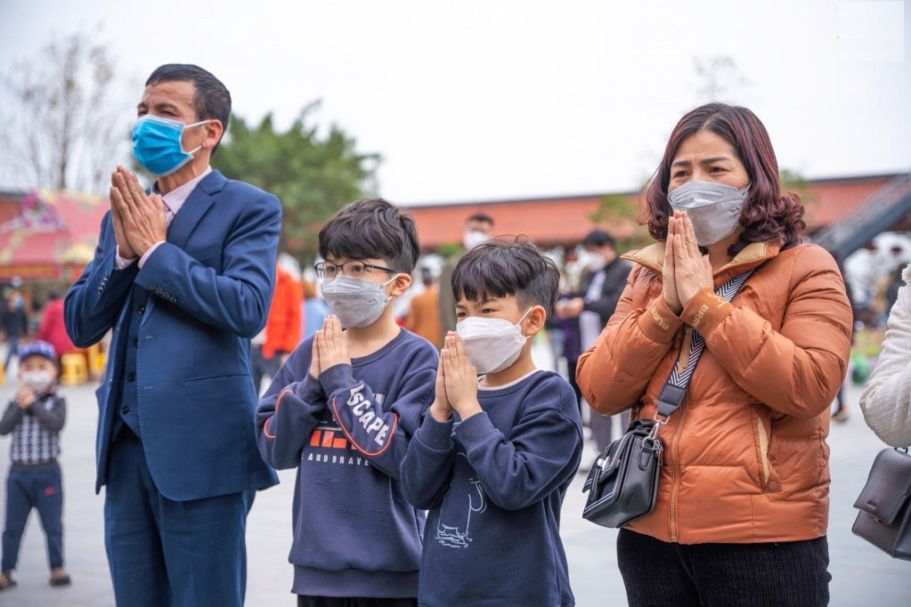 Người dân du xuân tại chùa Ba Vàng