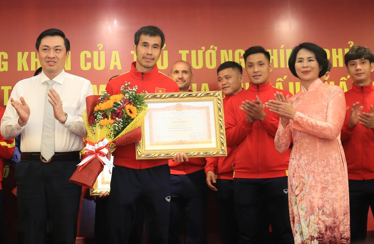 HLV Phạm Minh Giang nhận Bằng khen của Thủ tướng