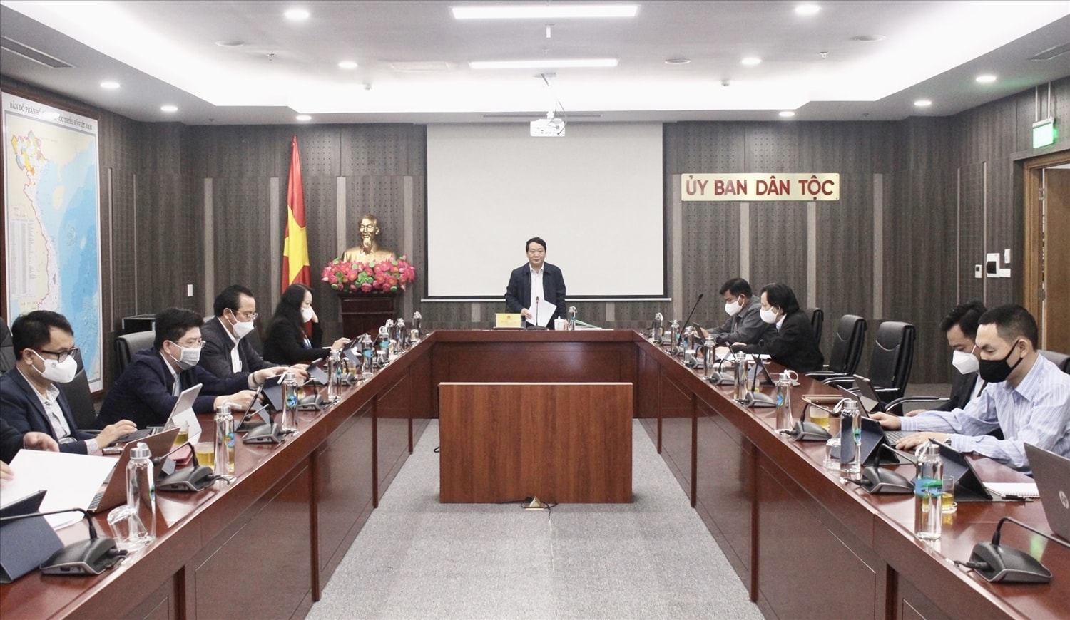 Bộ trưởng, Chủ nhiệm Ủy ban Dân tộc Hầu A Lềnh chủ trì cuộc họp Bộ trưởng, Chủ nhiệm Ủy ban Dân tộc Hầu A Lềnh chủ trì cuộc họp