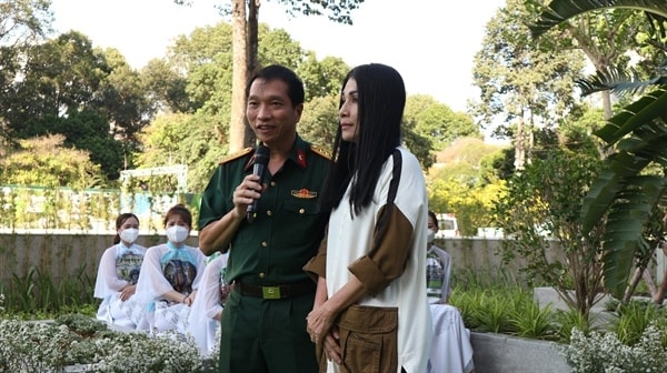 Phó Giám đốc Bệnh viện Quân y 175 Trần Quốc Việt và NTK Minh Hạnh chia sẻ về chương trình Phó Giám đốc Bệnh viện Quân y 175 Trần Quốc Việt và NTK Minh Hạnh chia sẻ về chương trình