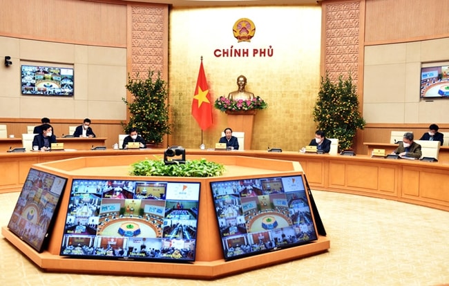 Cuộc họp kết nối trực tuyến với 13 tỉnh có dự án đi qua, các nhà thầu, đơn vị thi công. (Ảnh: VGP/Đức Tuân)