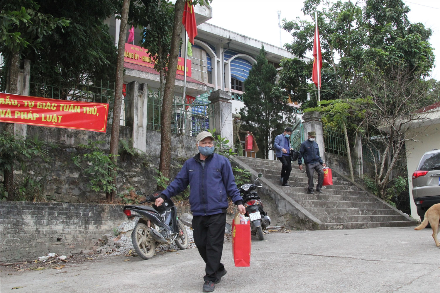 Cuộc sống của nhân dân xã Bế Văn Đàn ngày càng ấm no hơn Cuộc sống của nhân dân xã Bế Văn Đàn ngày càng ấm no hơn