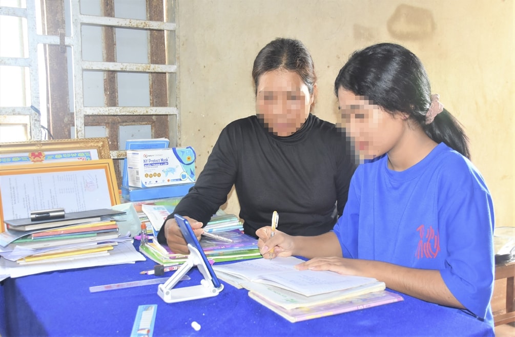 Chị Đ.T.Long đồng hành cùng con trong học tập