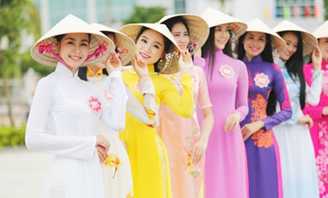 Tà áo dài tôn thêm vẻ đẹp yêu kiều, dịu dàng của người phụ nữ Việt Nam Tà áo dài tôn thêm vẻ đẹp yêu kiều, dịu dàng của người phụ nữ Việt Nam