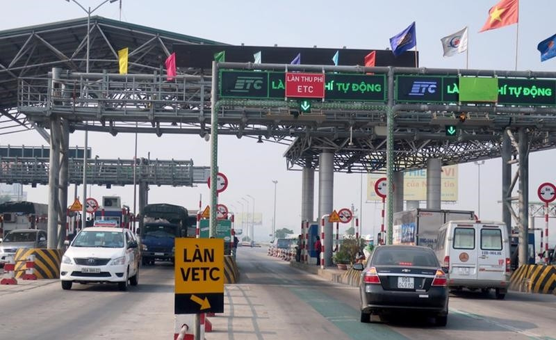 Thủ tướng Chính phủ yêu cầu triển khai dán thẻ định danh đối với xe ôtô để sử dụng dịch vụ thu phí giao thông đường bộ theo hình thức điện tử không dừng Thủ tướng Chính phủ yêu cầu triển khai dán thẻ định danh đối với xe ôtô để sử dụng dịch vụ thu phí giao thông đường bộ theo hình thức điện tử không dừng